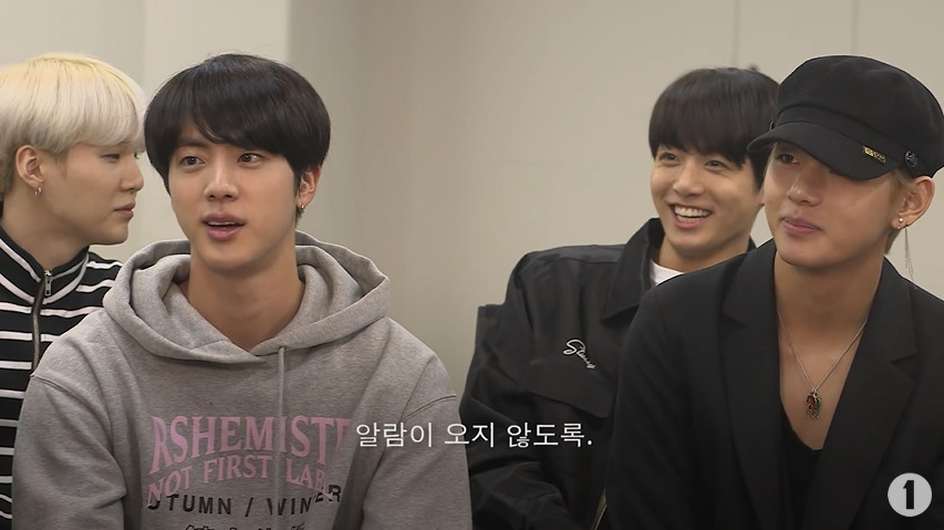 영국 BBC 라디오 다큐에 나온 방탄소년단 연습실 인터뷰 무보정 캡쳐.JPG | 인스티즈