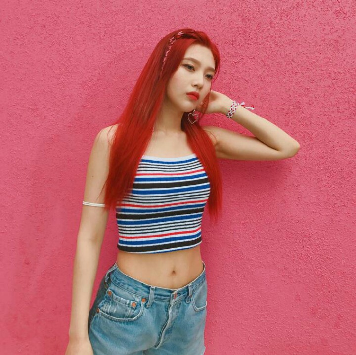 배꼽 노출한 조이 | 인스티즈