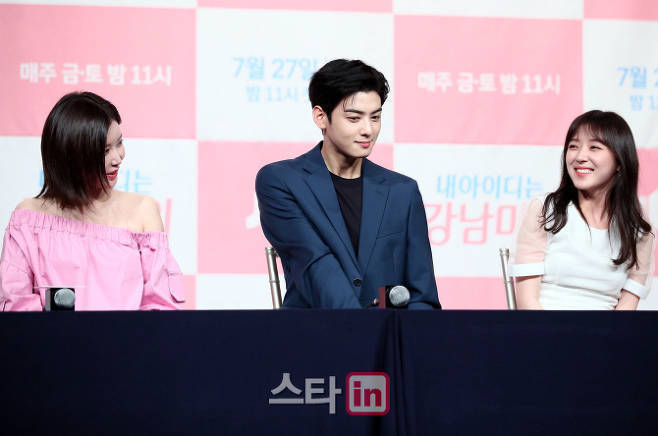 잘생긴 사람들이 받는 따가운 시선.jpg | 인스티즈