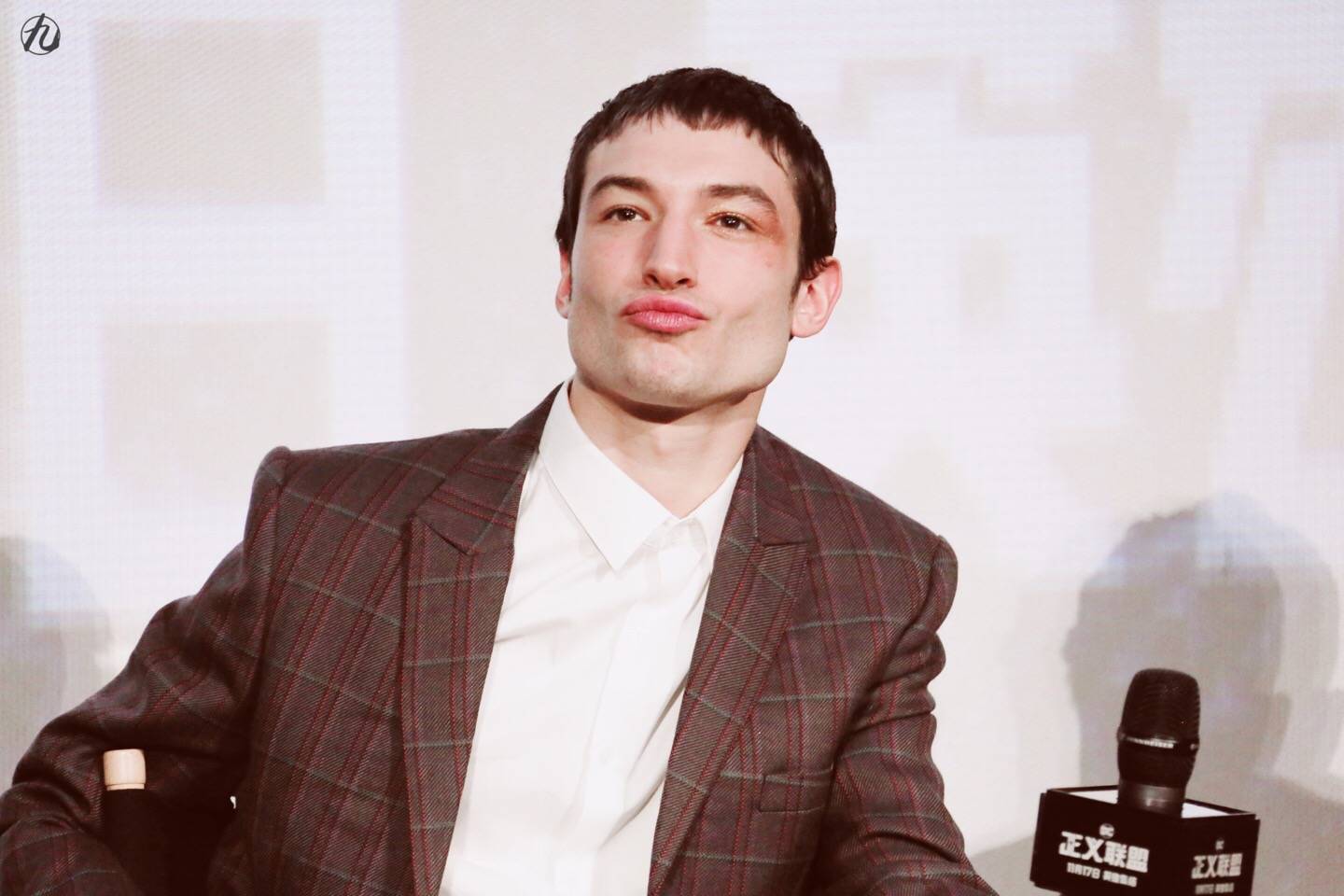 ???: 뭔 게이같은 애가 히어로를 한다는거야? | 인스티즈