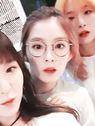 안경을 써도 예쁜 아이린.gif | 인스티즈