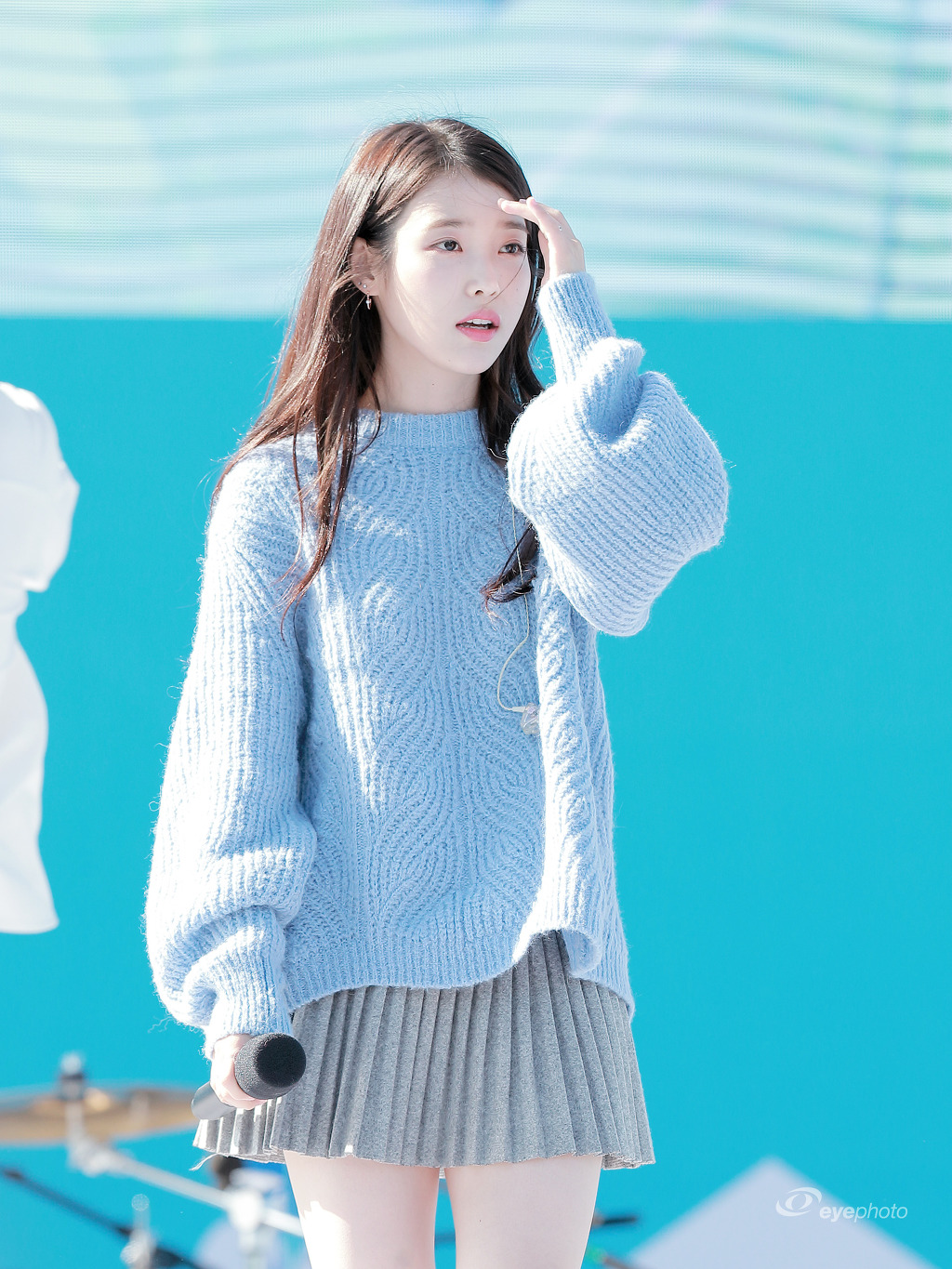 하늘하늘한 하늘색 아이유.jpg | 인스티즈