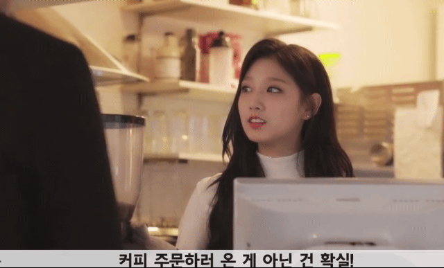 예쁜 알바생 번호따기.GIF | 인스티즈