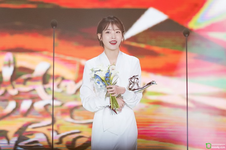 대상기념 골든디스크 아이유.jpg | 인스티즈