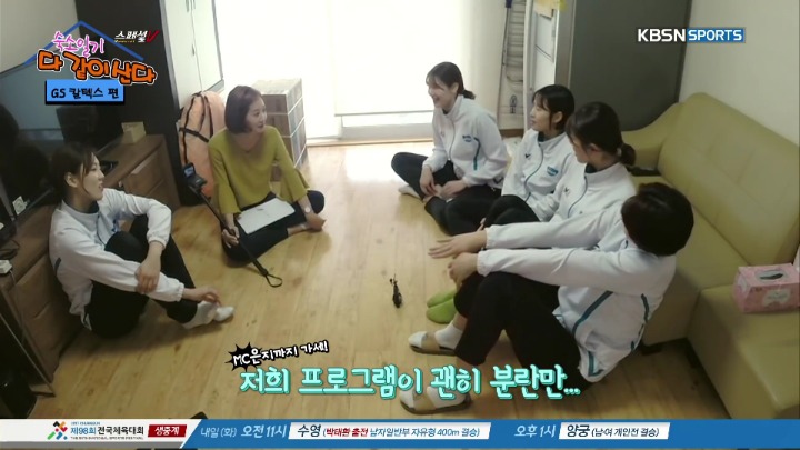 방송 중 막내에게 몰카시전하는 언니들.jpg | 인스티즈