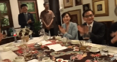 문재인 대통령이 음악을 감상하는 법.gif | 인스티즈