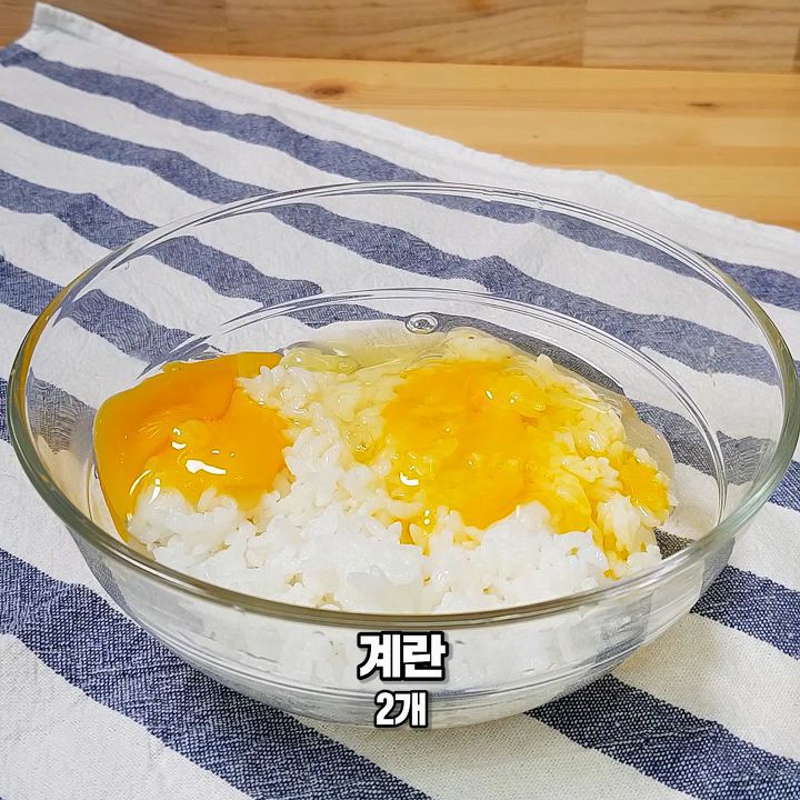 5분완성! 밥알이 살아있는 초간단 굴소스 볶음밥 만들기! | 인스티즈