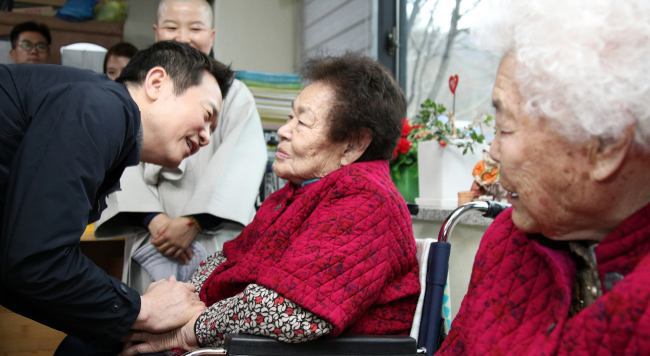 위안부 피해자에 대한 일본의 사과를 계속 촉구했던 남경필 | 인스티즈