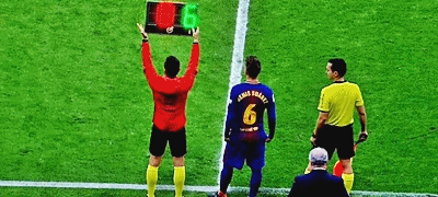 교체되자 상대팀에게도 기립박수 받는 이니에스타.gif | 인스티즈