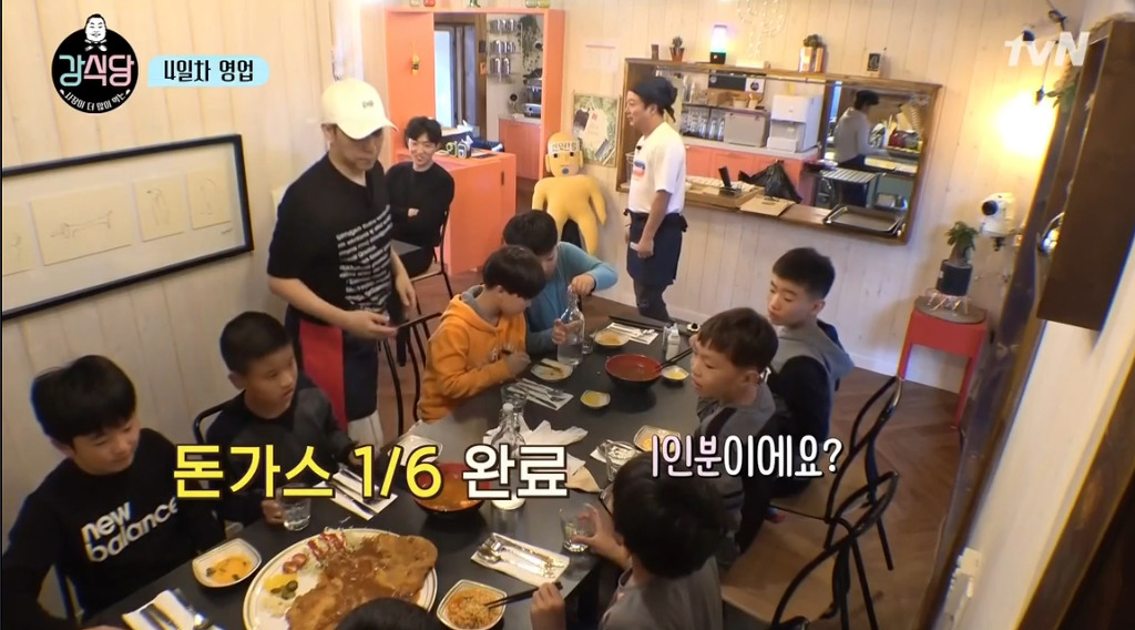 [강식당] 씨름하는 초딩 후배들 보고 신나서 점심값 18만원 내준 강호동.jpg | 인스티즈