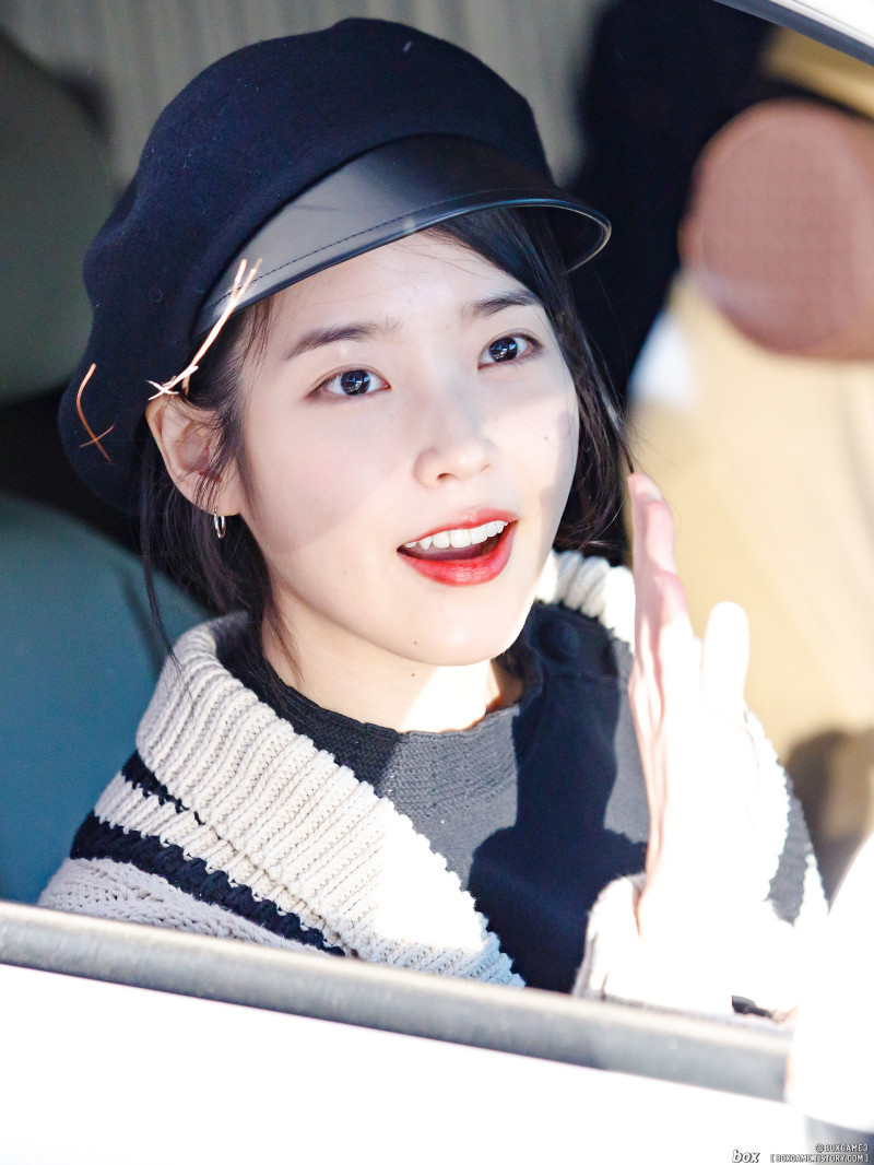 공항 아이유 직찍.jpg | 인스티즈