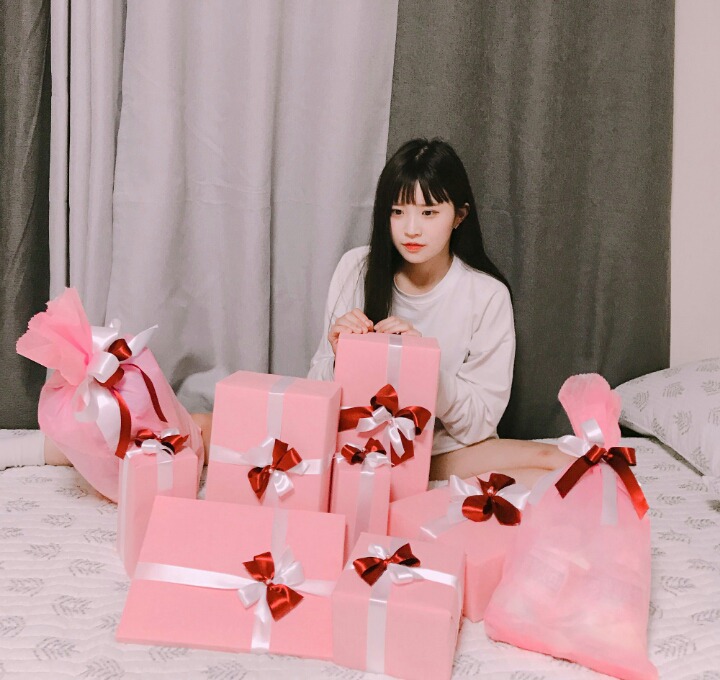 생일선물 인증하는 송하영 | 인스티즈