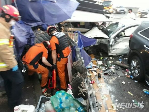 음주운전 차량, 토스트 가게로 돌진…1명 사망 | 인스티즈