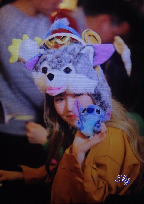 팬들이 준 모자 다 머리에 쓴 웬디.jpg | 인스티즈