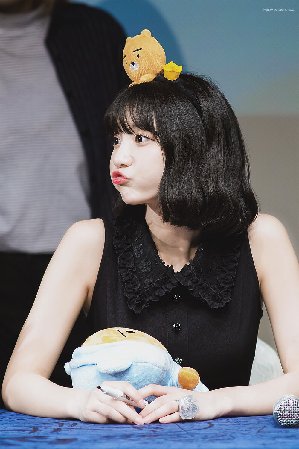 [오마이걸] 선선한 바람이 불어와서 비니 | 인스티즈