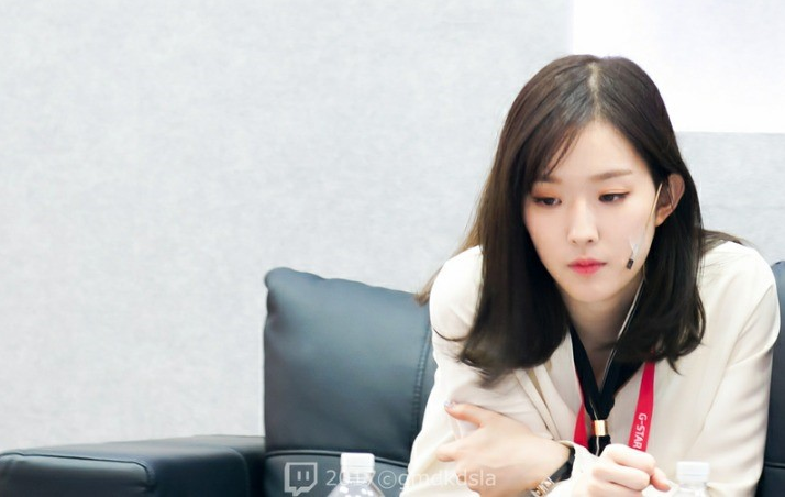 캠이 실물을 못따라온다는 외모 원탑 스트리머 ㄷㄷ | 인스티즈