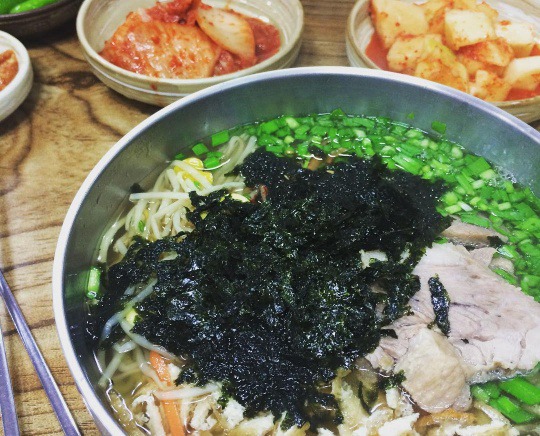제주도의 한 유명 고기국수집 | 인스티즈