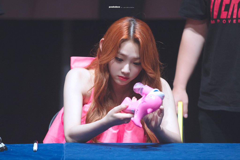 사인회에서 미나.jpg | 인스티즈
