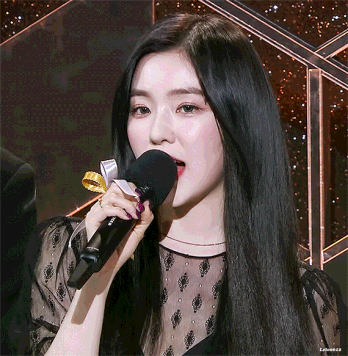 서로 꿀떨어지게 쳐다보는 트와이스 사나와 레드벨벳 아이린 | 인스티즈