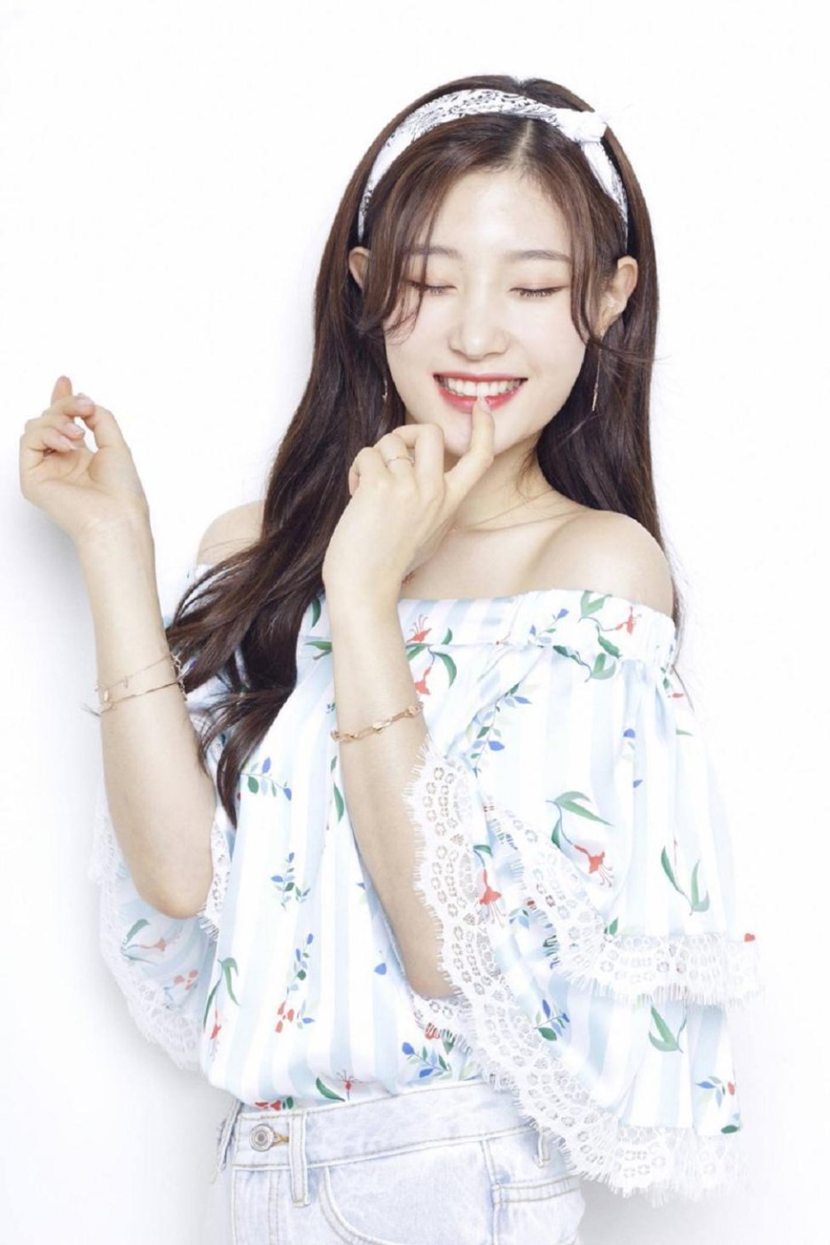 정채연 어깨노출 | 인스티즈