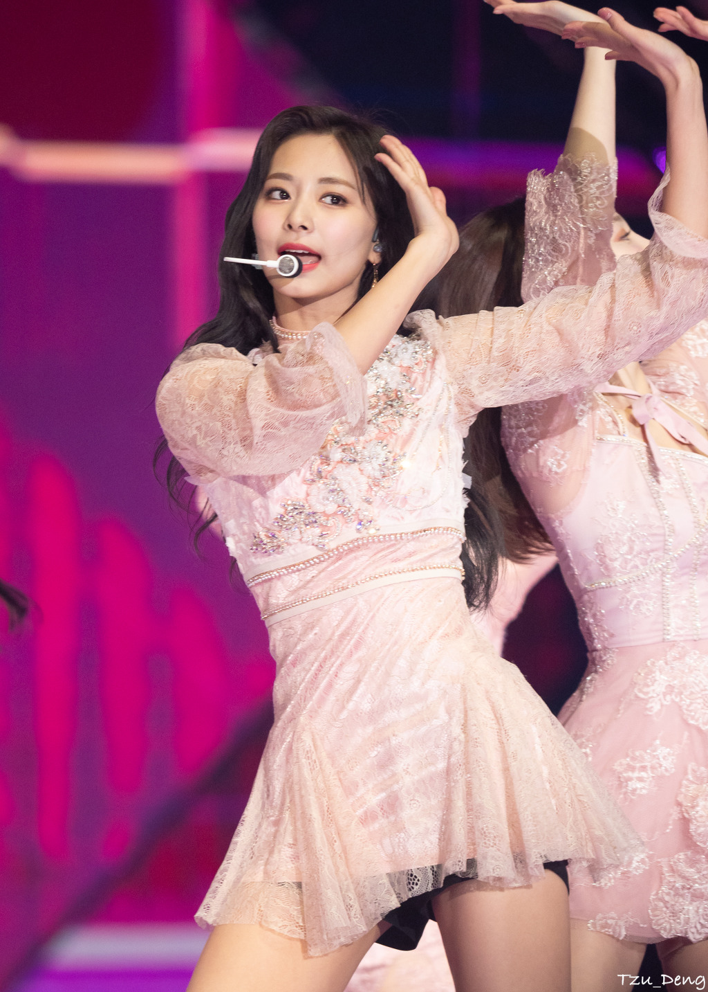 어제 골든디스크어워즈 트와이스 쯔위의 미모ㄷㄷㄷ.jpgif | 인스티즈