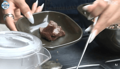 [나혼자산다] 곱창 품절을 불러온 화사의 곱창 먹방.GIF | 인스티즈
