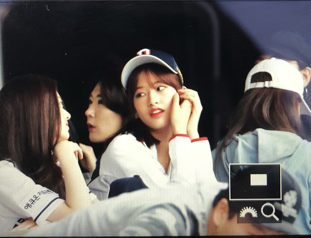 아이즈원 두산 유니폼 입은 안유진 미모폭발.jpg | 인스티즈