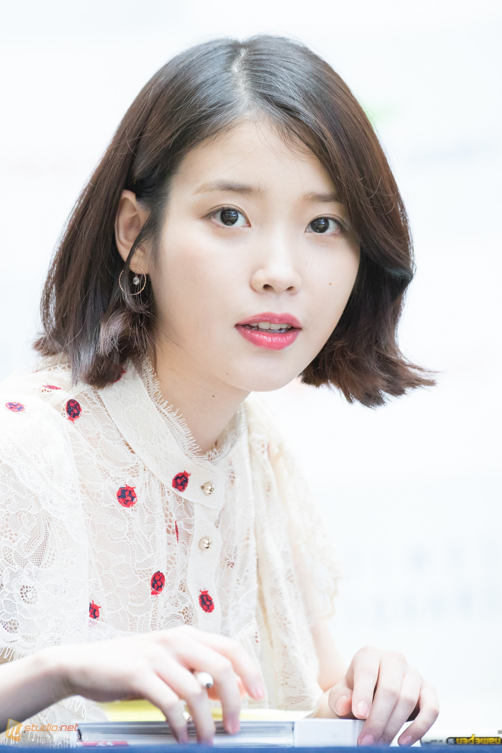 단발머리가 잘어울리는 아이유.jpgi | 인스티즈