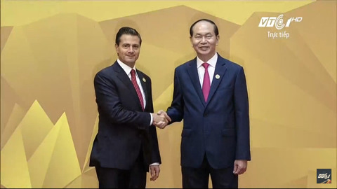 11/11 APEC 정상회의 본회의 세션에 참석한 문재인 대통령 | 인스티즈