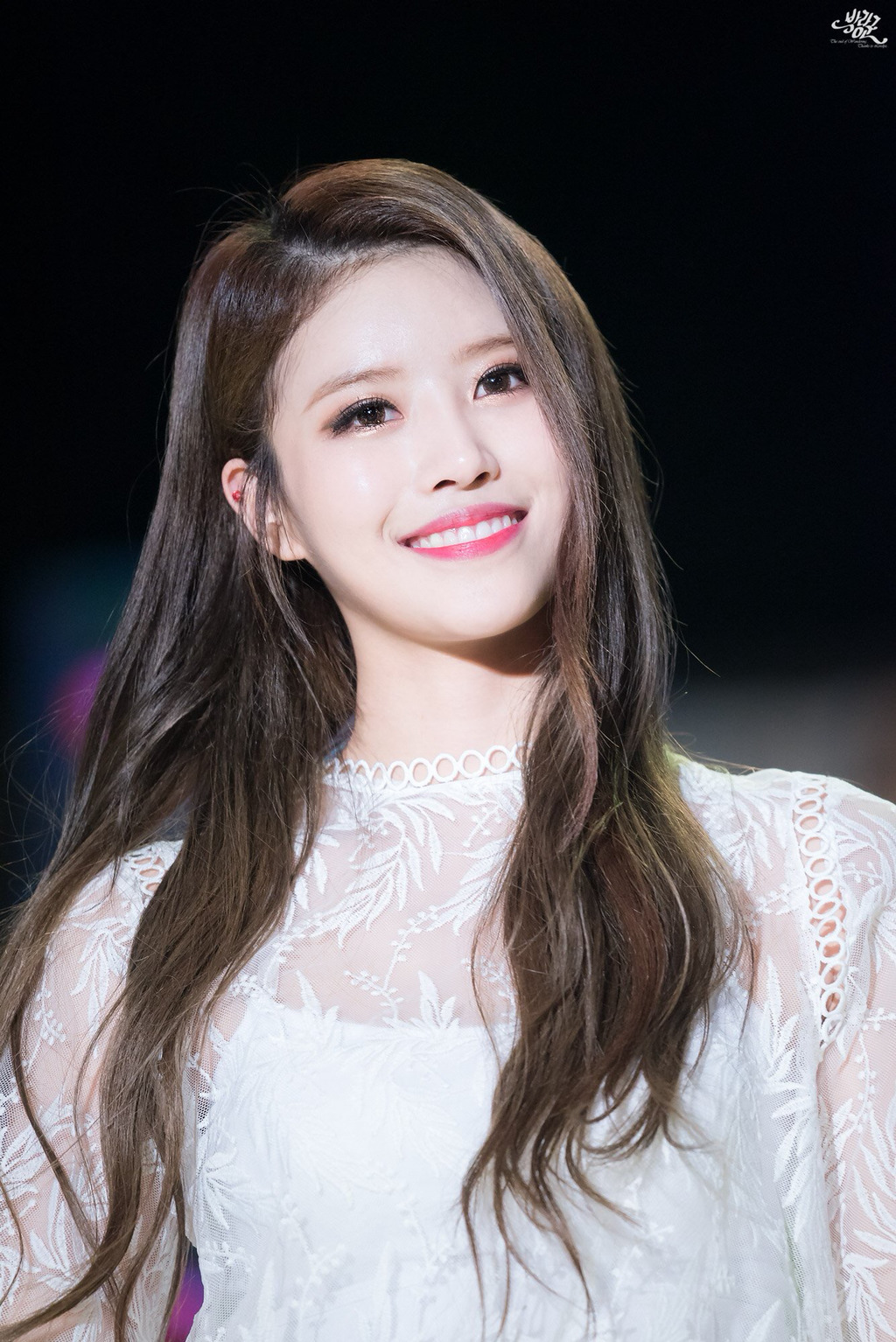 [러블리즈] 심야에 배가고프지만 참아야 할 것 같아서 미주 | 인스티즈