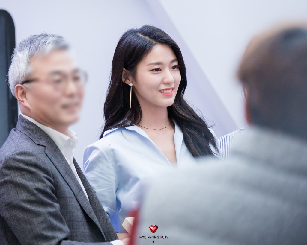 오늘 생일을 맞은 설현이.jpgif | 인스티즈