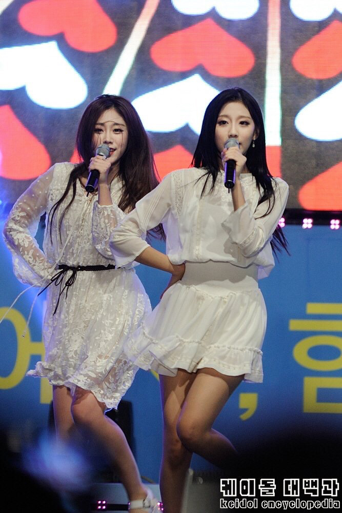 [러블리즈] 밤이 되어도 더운 것 같아서 예인이 | 인스티즈