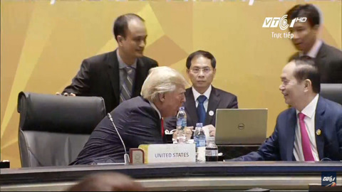 11/11 APEC 정상회의 본회의 세션에 참석한 문재인 대통령 | 인스티즈