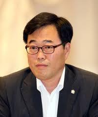 조국 전 법무부 장관과 임명에서 사퇴까지 과정이 비슷했던 김기식 전 금감원장 | 인스티즈