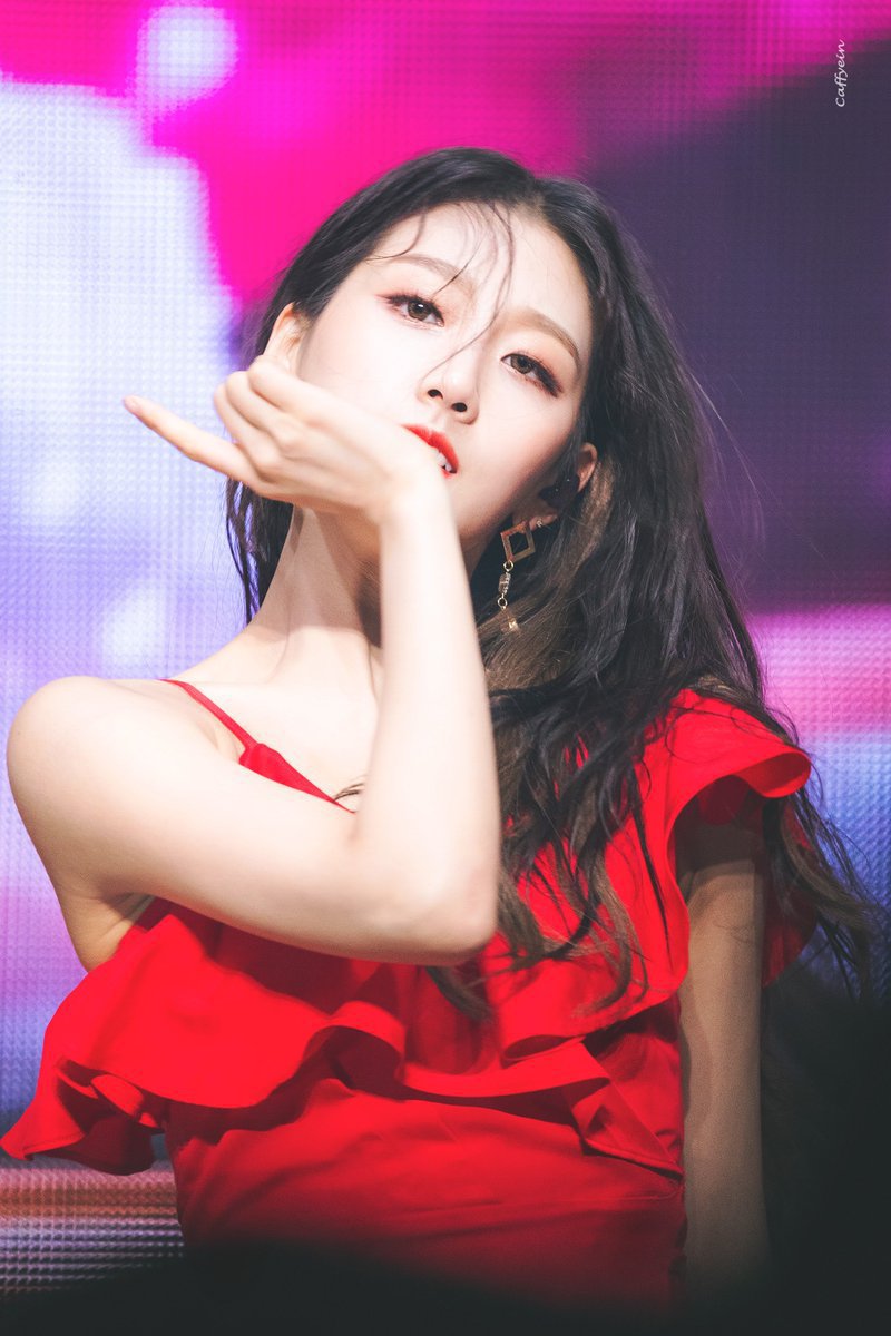 본인들이 러블리즈의 미인이라고 주장하는 멤버 2명.gif | 인스티즈